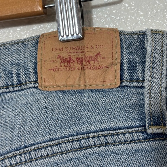 Levi’s Boy Cut Low/Mid Rise Jeans Size Jrs 11 Medium/Light Wash | Classic | - Picture 5 of 10